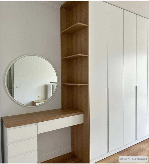 Распашной шкаф с трюмо
