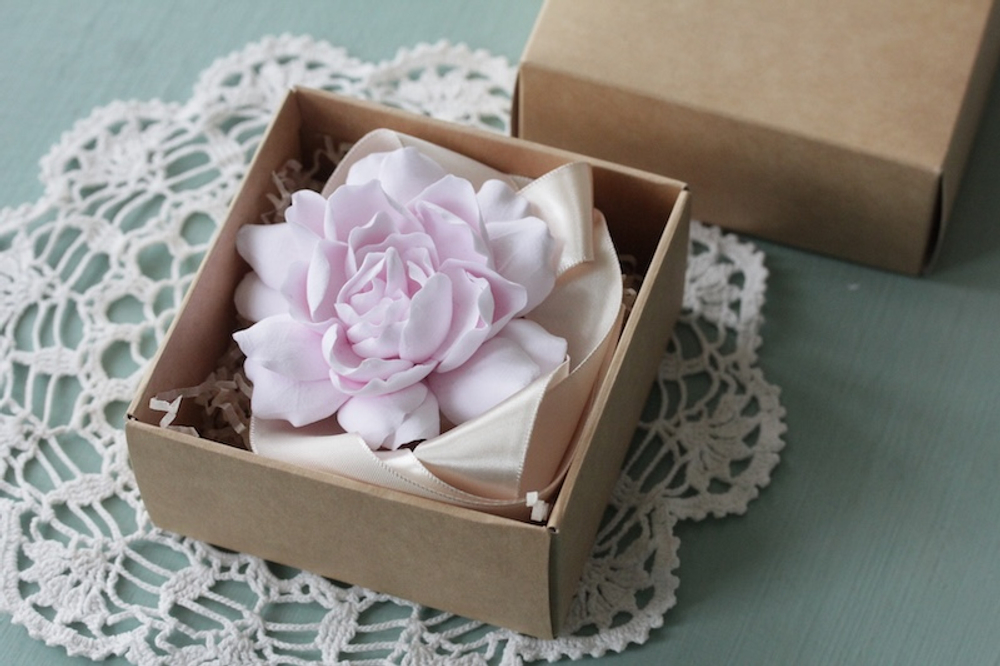 Броши: Гардения простая