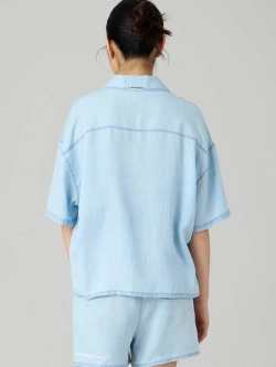 Джинсовая рубашка с двумя карманами с коротким рукавом