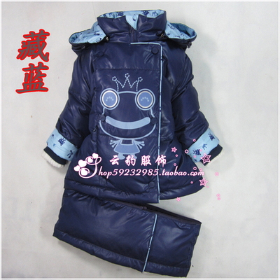 Куртка-трансформер с короной на капюшоне и принтом лягушки