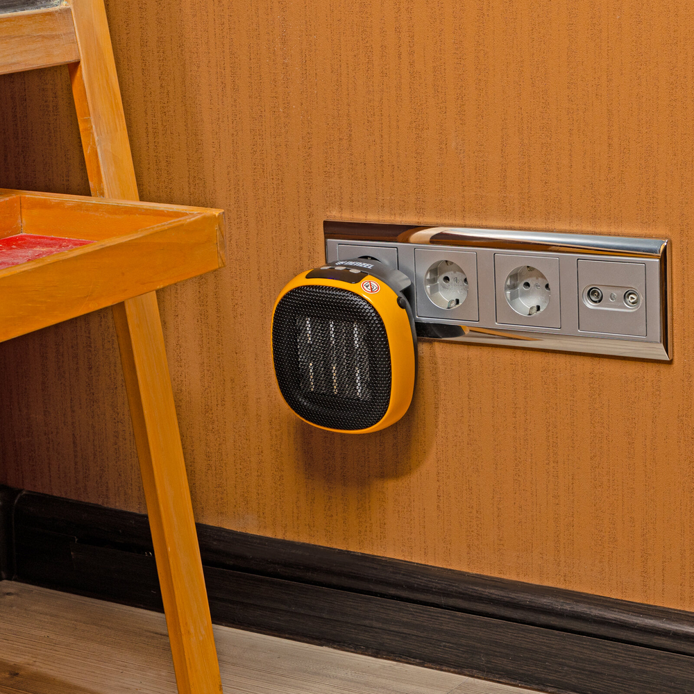 Портативный керамический тепловентилятор Denzel dtfc-700, 3 режима, вентилятор, нагрев 700 вт 96407