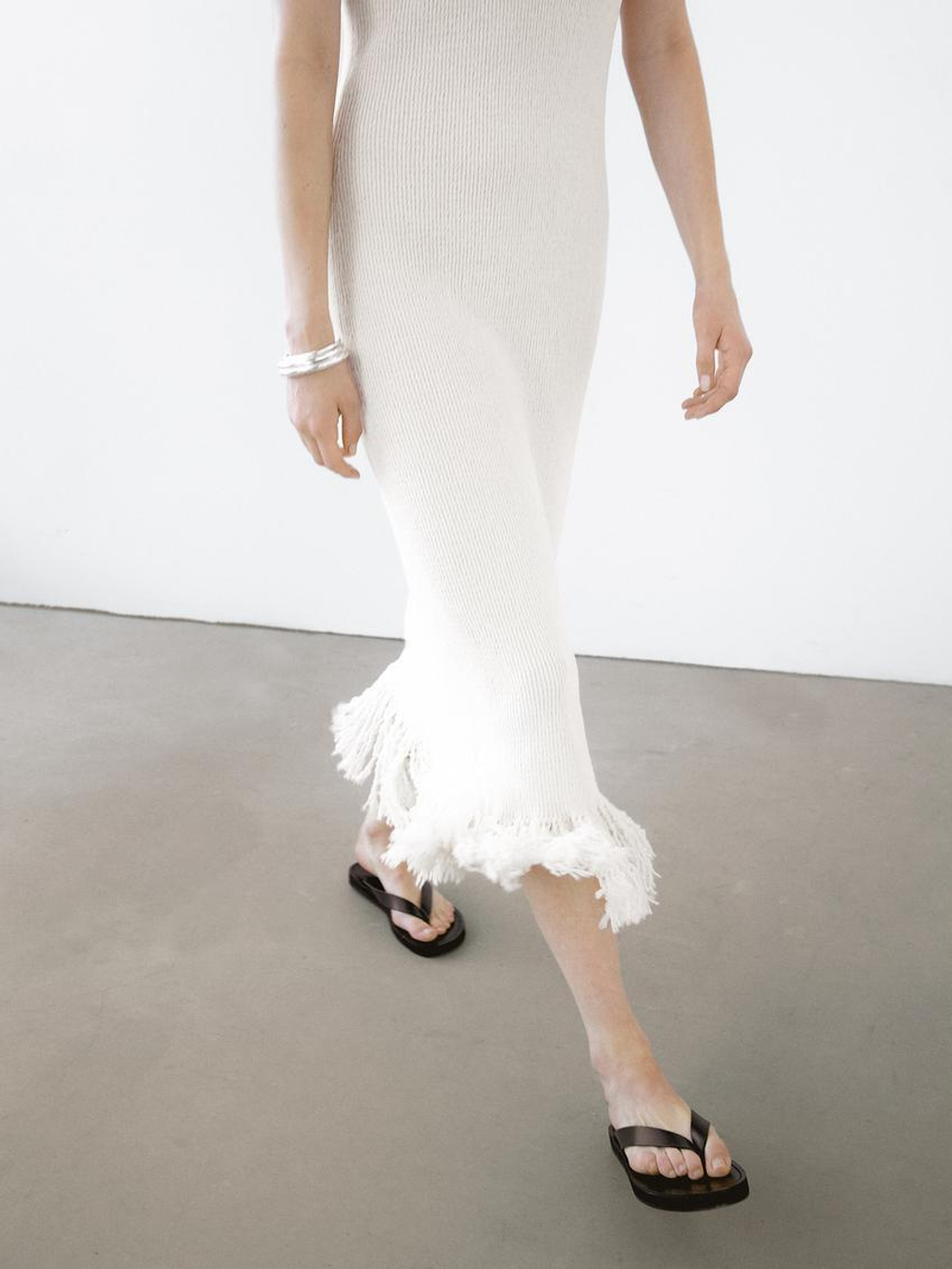 Massimo Dutti Трикотажное платье с бахромой по низу, натуральный, кремовый