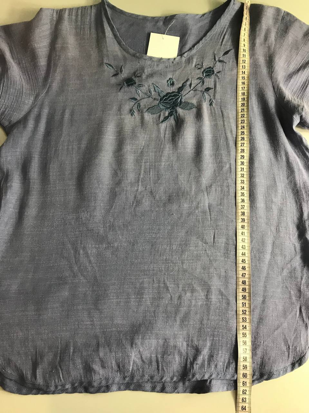 Блузка красивая, с вышивкой 46 размер