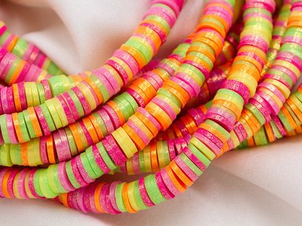 Нить каучуковых бусин 6мм, с перламутрово-золотистым эффектом