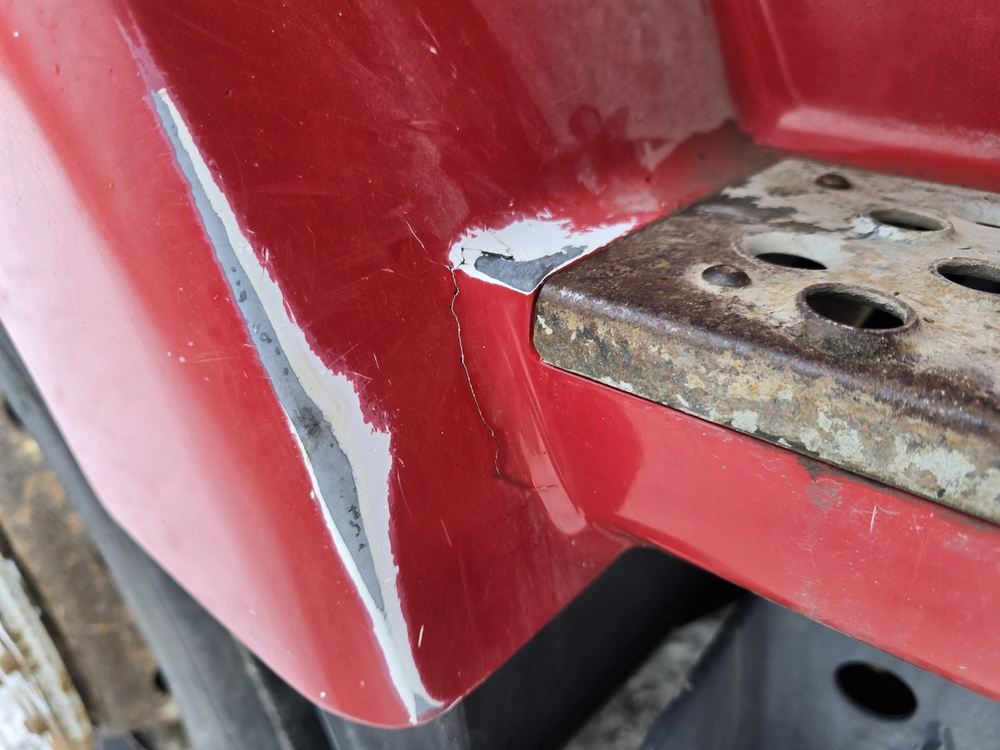 Корпус подножек правый