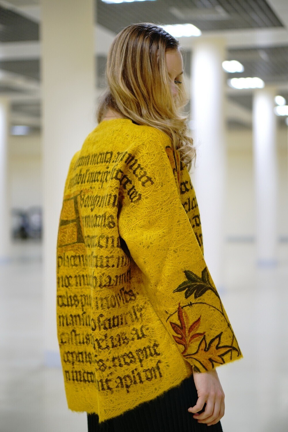 Дизайнерский свитер, по мотивам рисунков из средневековых манускриптов