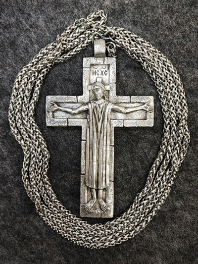 Крест священника "Свет во тьме светит"