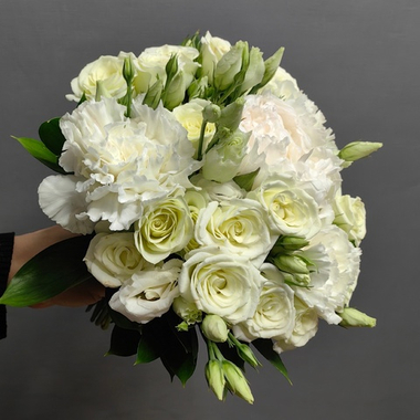 Букет невесты с пионом и бутоньеркой