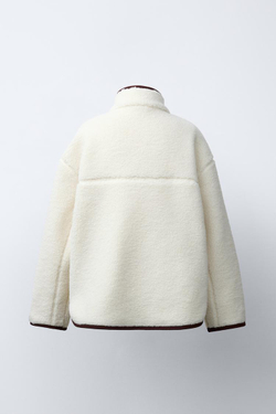 ZARA КУРТКА ИЗ ИСКУССТВЕННОЙ ОВЧИНЫ С ОТОРОЧКОЙ, ЭКРЮ