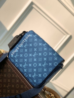 Сумка через плечо Louis Vuitton District PM