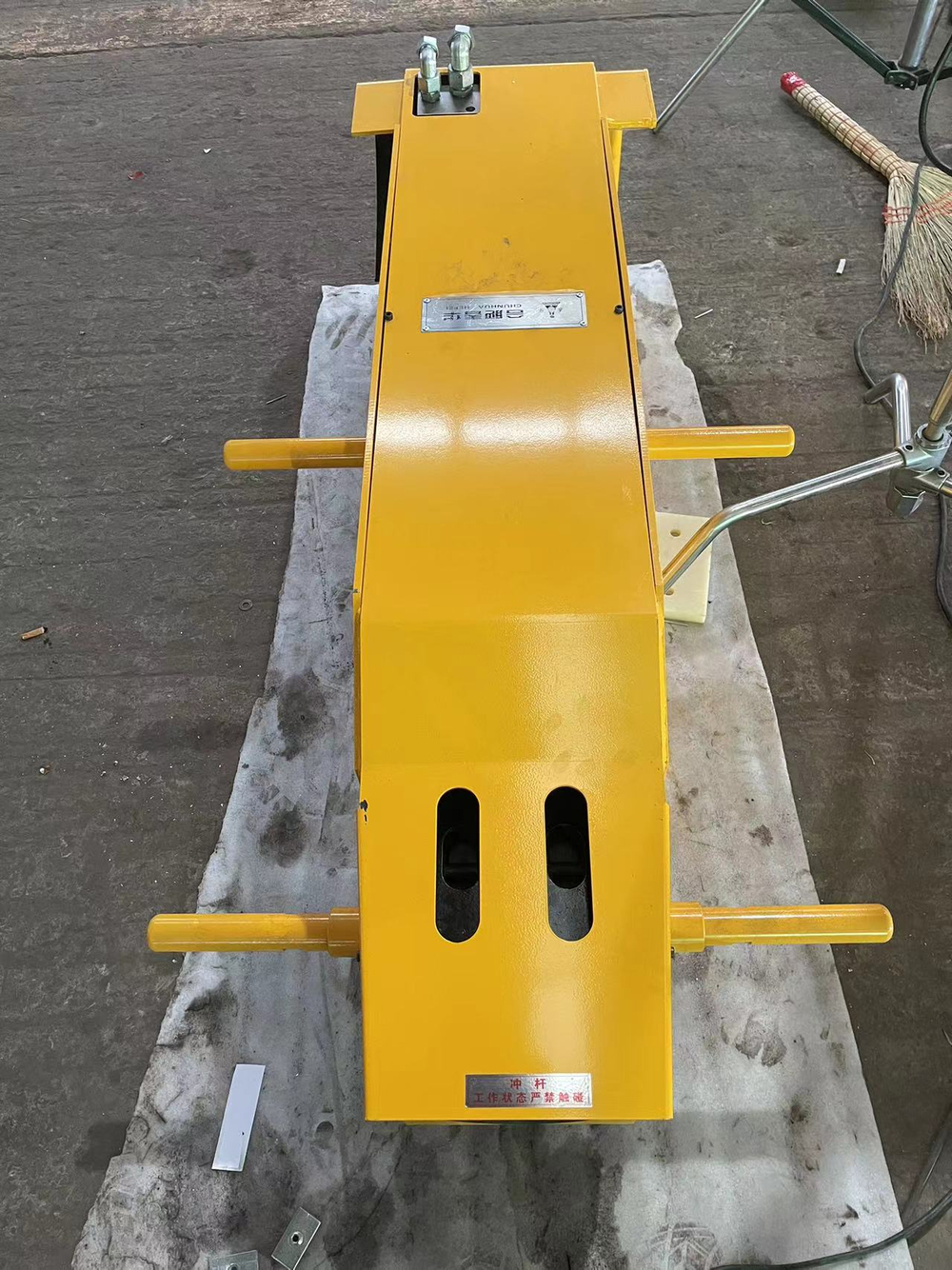 Гидромолот для выбивания болтов MC2-150B (аналог thunderbolt 750)