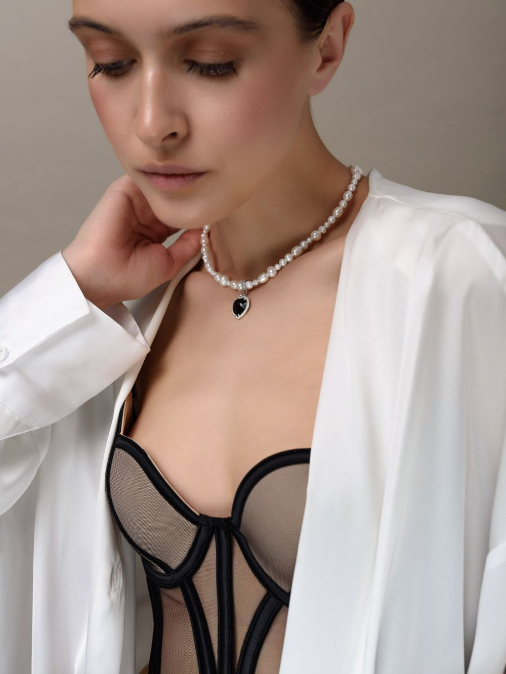 Колье "Royal Love Pearl" Silver c чёрным агатом