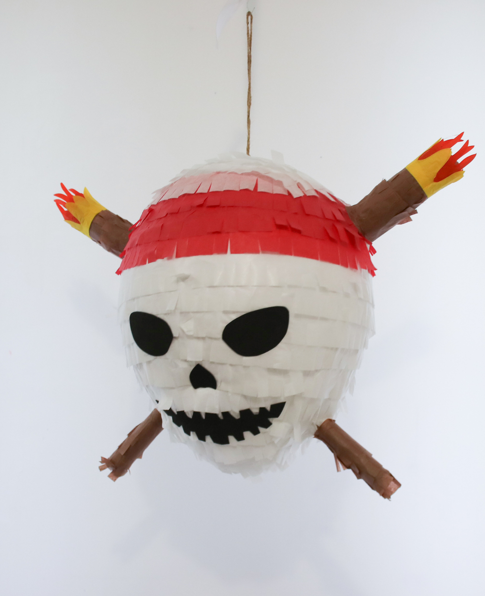 Пиньята череп капитана Флинта - пират
