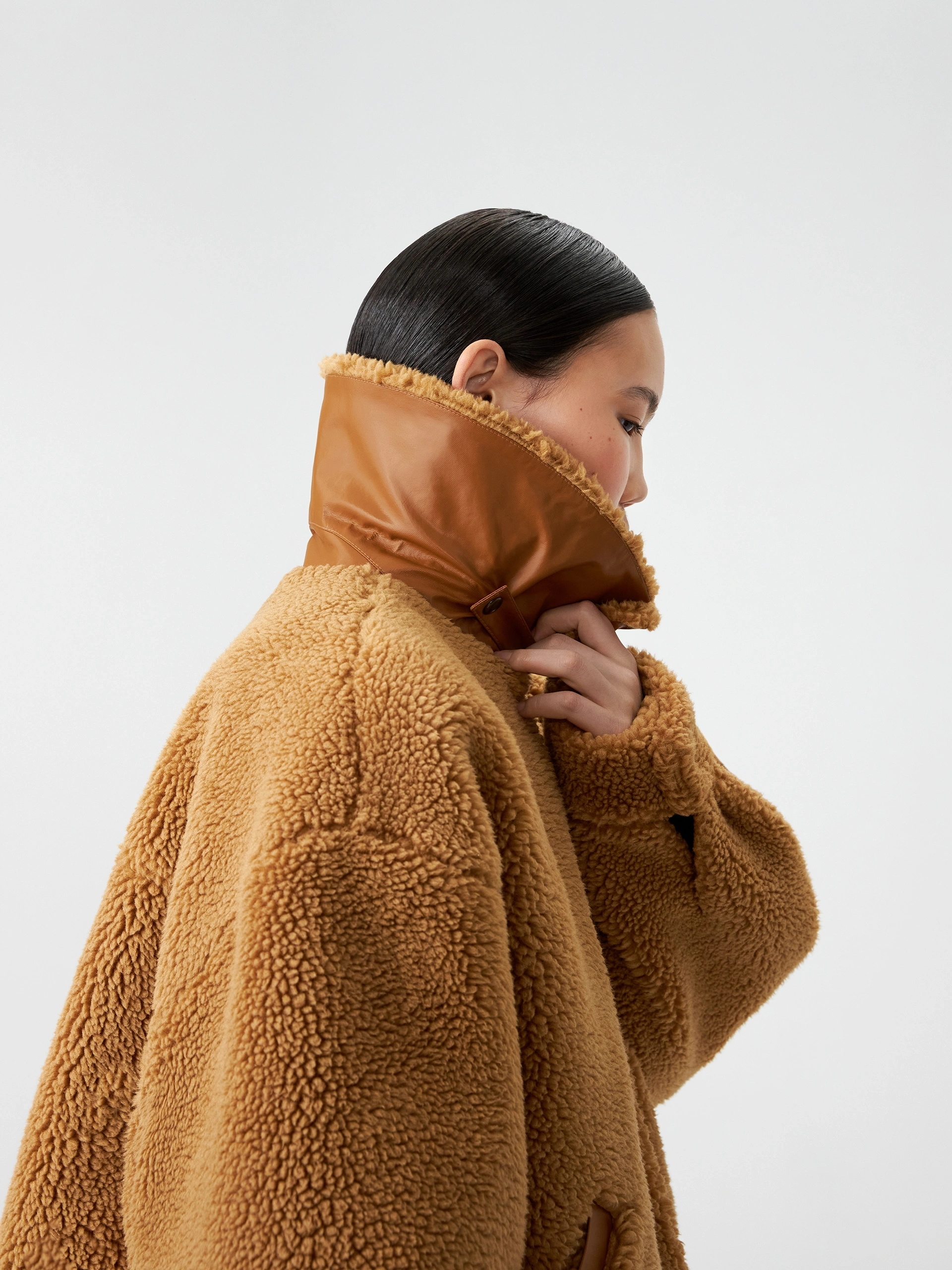 Куртка из искусственного меха с вышивкой OLA OLA