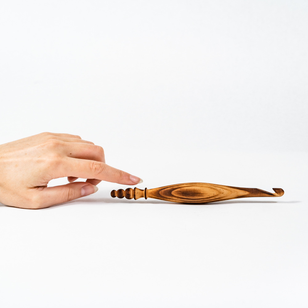 Деревянный крючок для вязания из древесины кедра 11 мм. K258