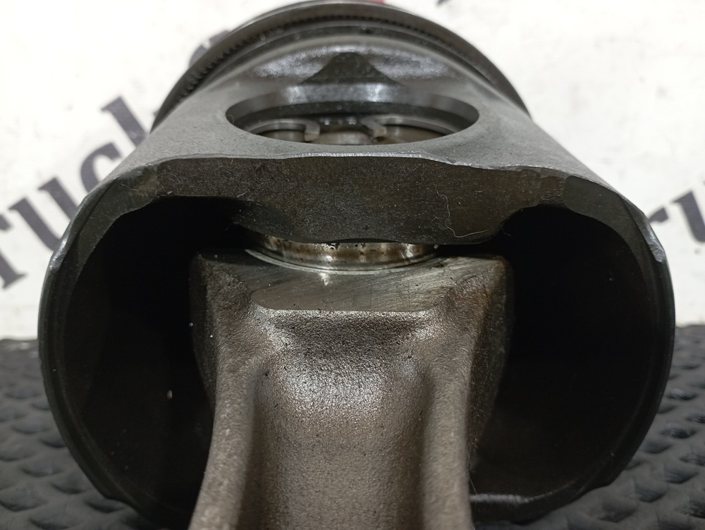 Поршень с шатуном