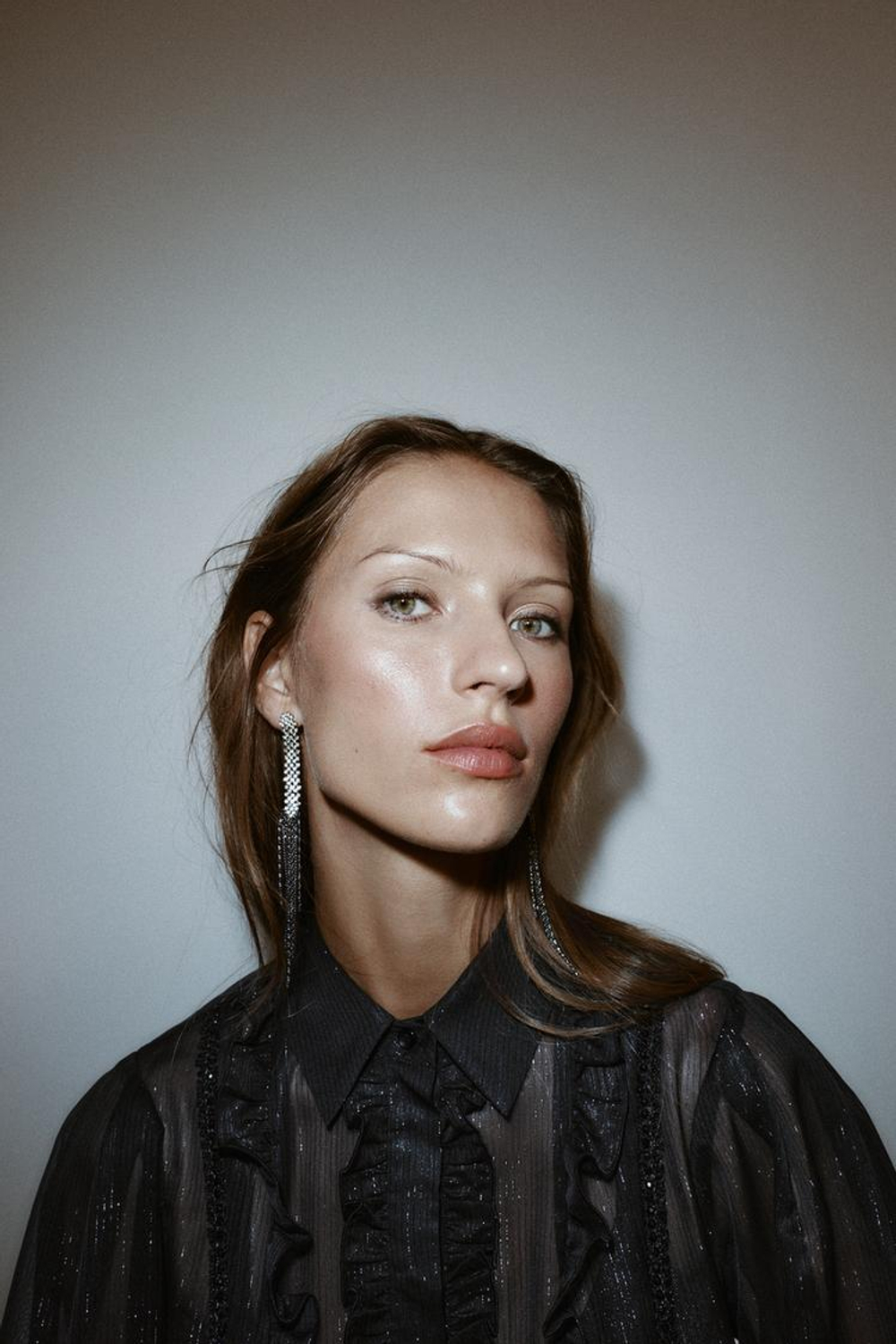 ZARA РУБАШКА ИЗ ПОЛУПРОЗРАЧНОЙ ТКАНИ С ВОЛАНАМИ И БУСИНАМИ, ЧЕРНЫЙ