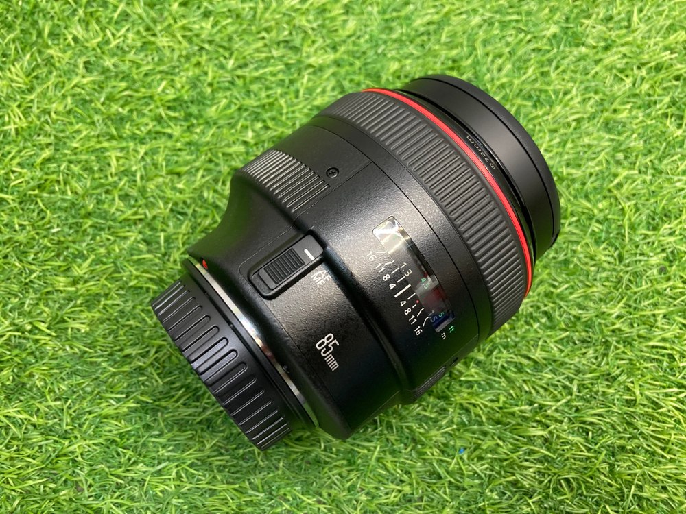 Canon EF 85mm 1.2L II USM