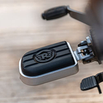 Комплект подножек Royal Enfield, тип - "Deluxe", серебристого цвета, арт. KXA00030