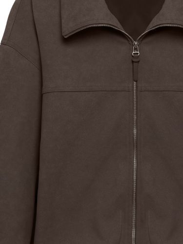 Объемная куртка шоколадного цвета из замши