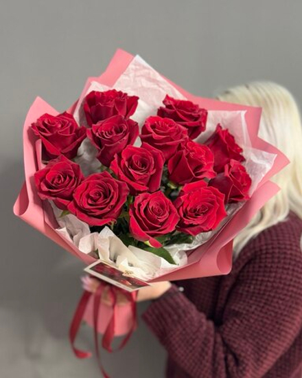 Букет из 13 красных роз сорта "Эксплорер" (Эквадор 60 см)