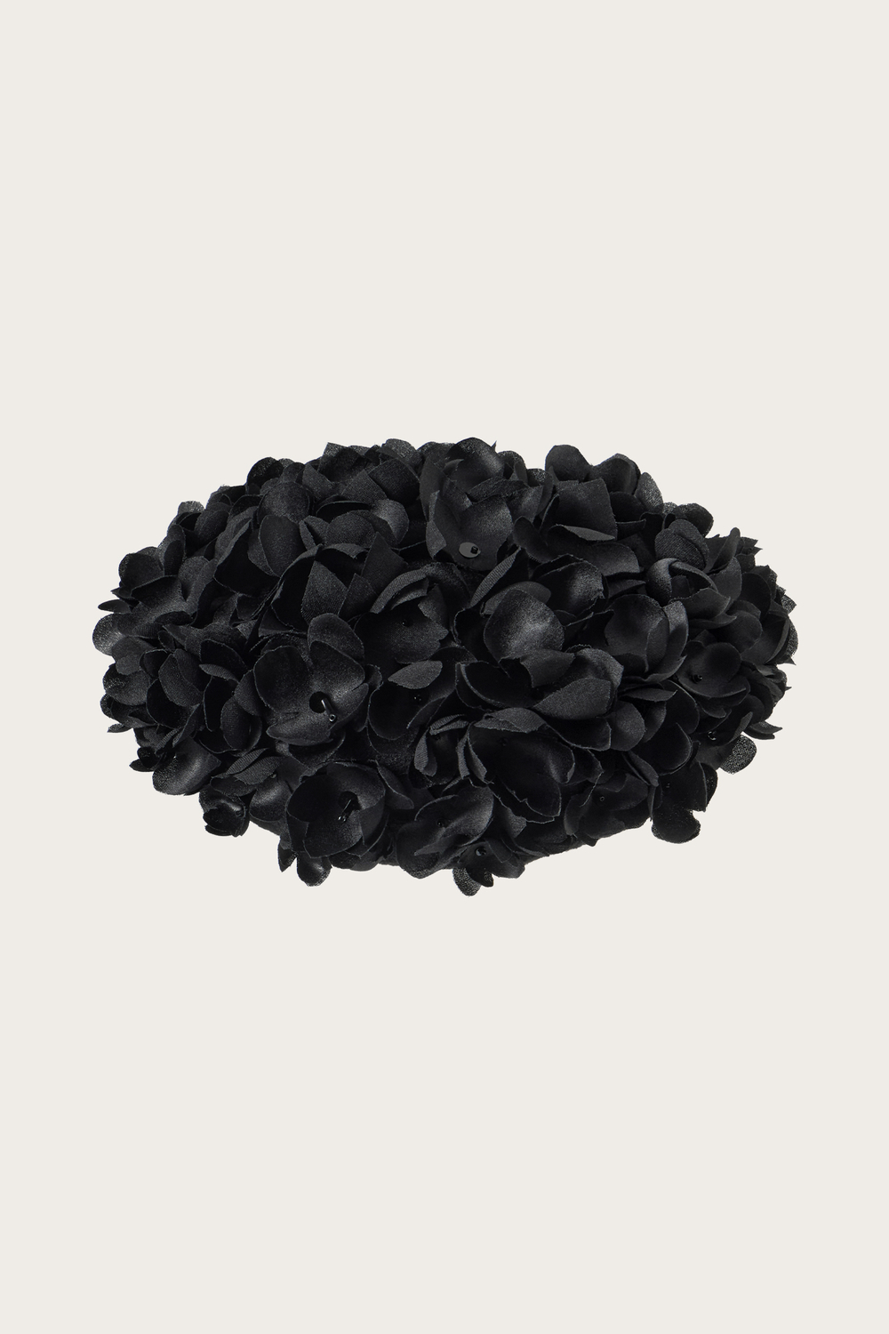 Шляпа, вручную расшитая шелковыми лепестками