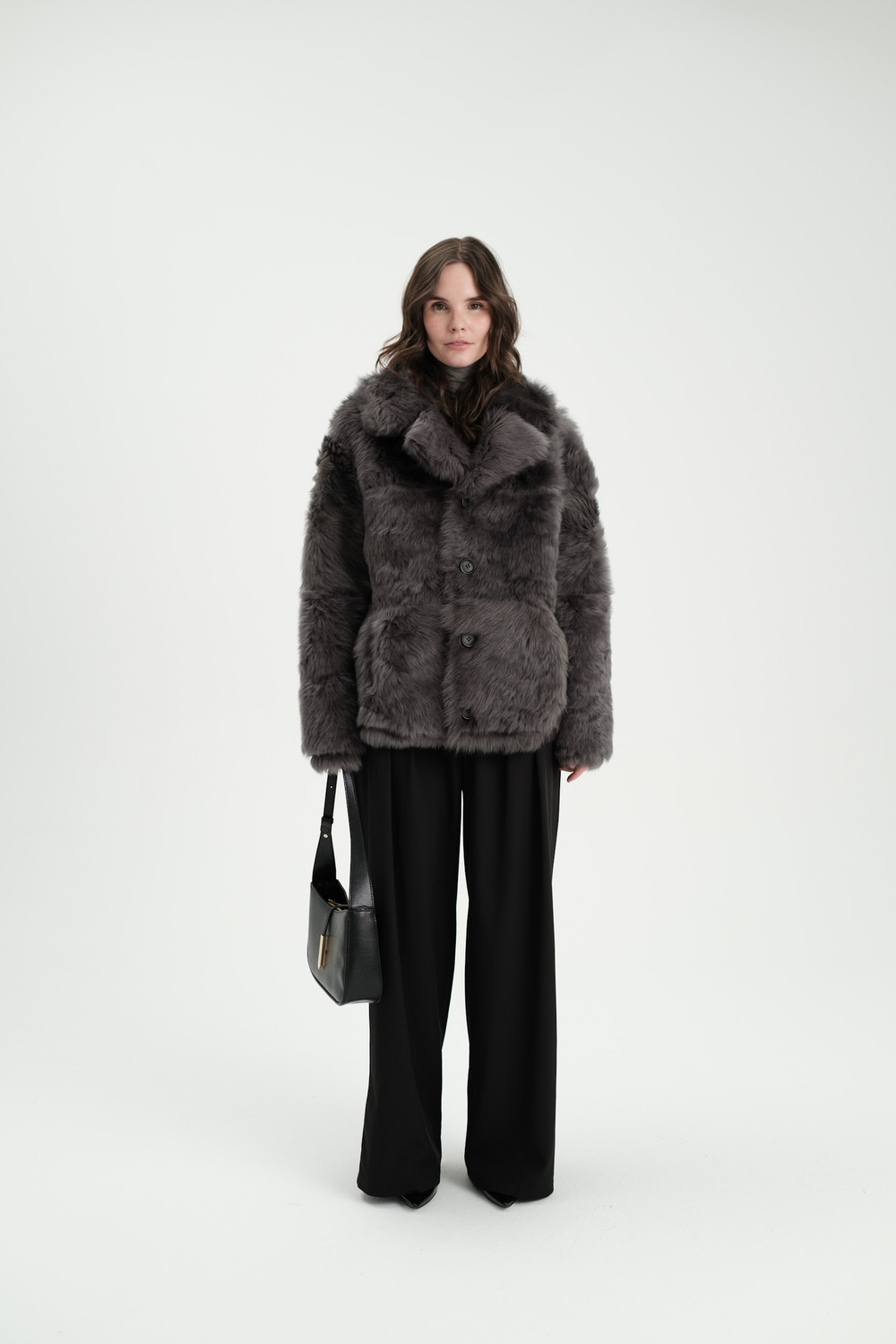 Двусторонняя чёрно-серая шуба-дублёнка