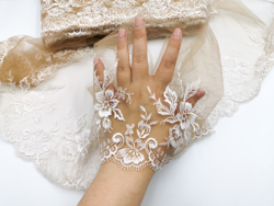 Вышивка на сетке, 20 см, ЛЕВАЯ, белые цветы на телесном фоне (Артикул: VS-2025), м