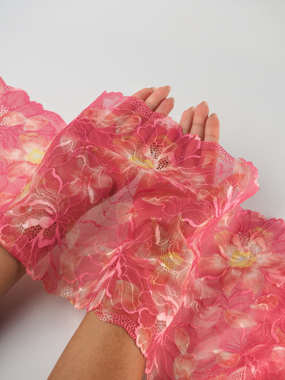 Эластичное кружево малиновое с желтым ширина 22 см