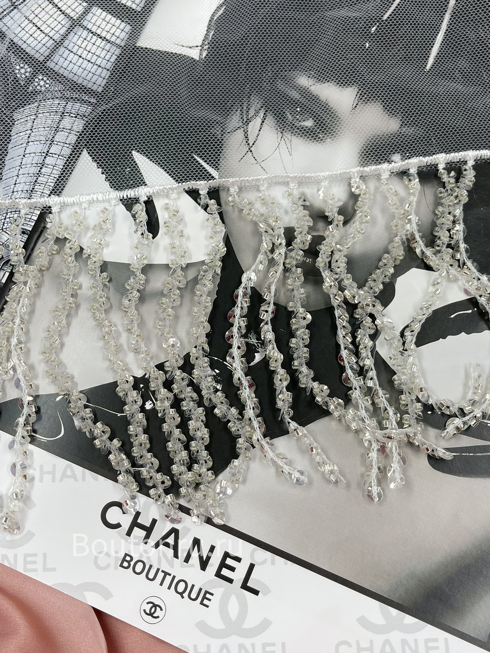 Бахрома на белой сетке серебристая бисер и пайетки