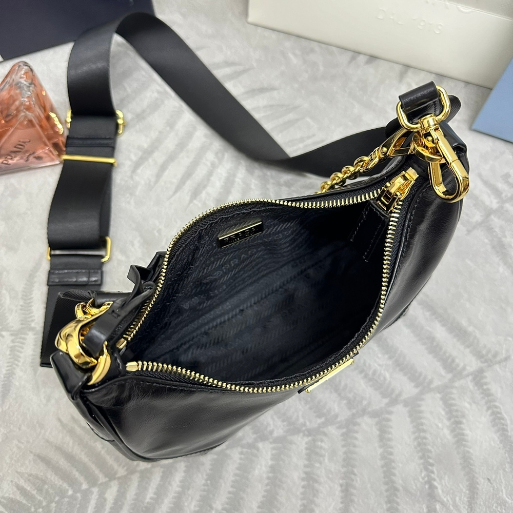 Prada Re-Edition 2005