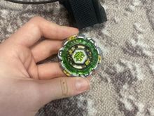 Волчок и лаунчер Fang Leone 130W2D BB106 от Takara Tomy