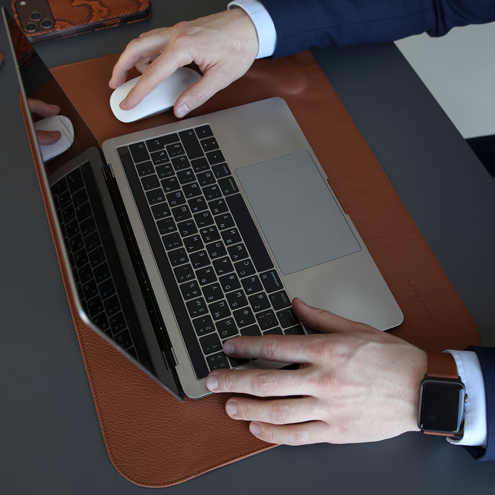 Коврик для MacBook Tapis из натуральной кожи теленка цвета карамель