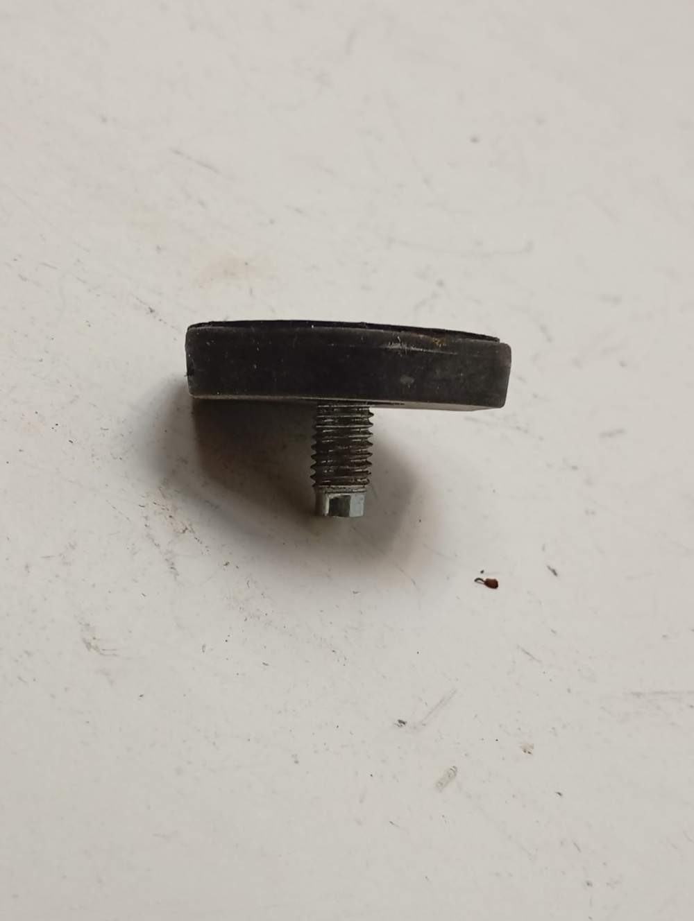 WISL82 кт57 Ножка для стиральной машины Indesit WISL82 б/у