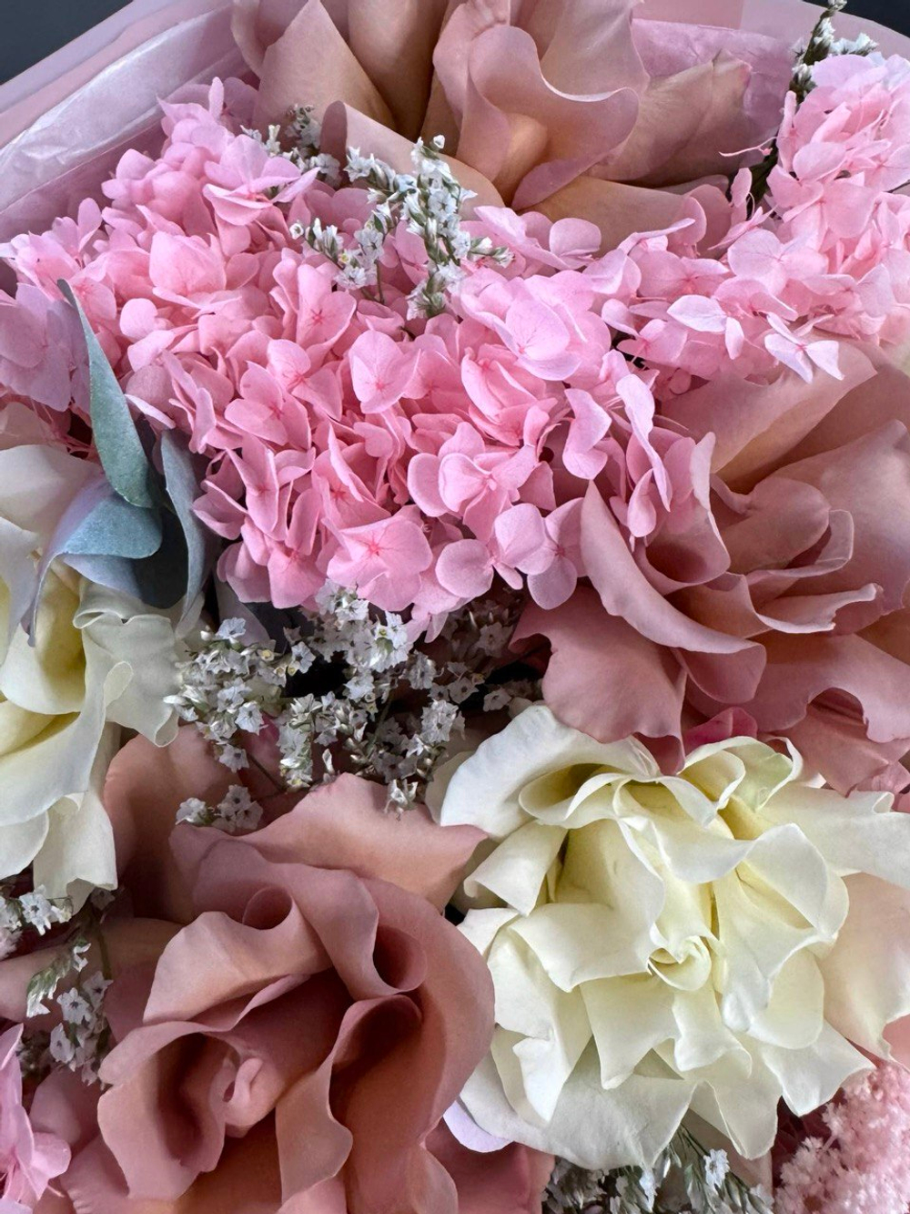 Авторский букет с гортензиями и французскими розами