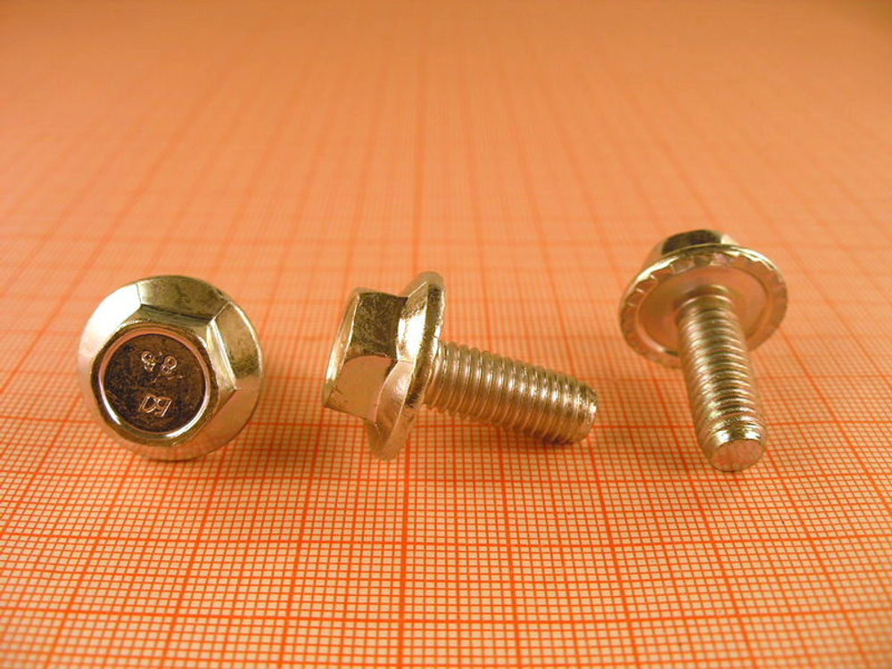 Болт 8х 20 бампера 2101 с зубчастым буртиком (ОАО «БелЗАН»)(уп25\50шт)