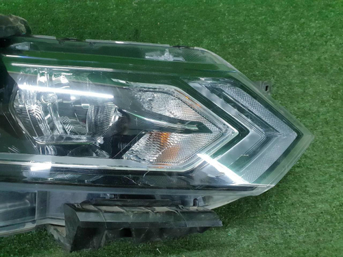 Фара правая Nissan Qashqai 2 j11 (17-23) галоген