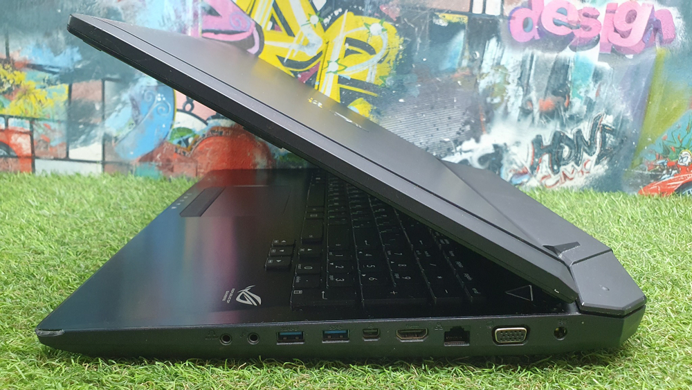 Ноутбук ASUS i7/16 Gb/FHD