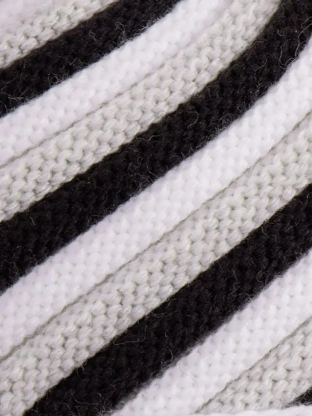 Шапка вязаная зимняя для детей