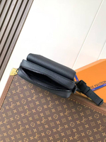 Сумка-мессенджер Louis Vuitton