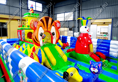 Коммерческий надувной батут "Сказочный замок", размер 11*7*5 м.