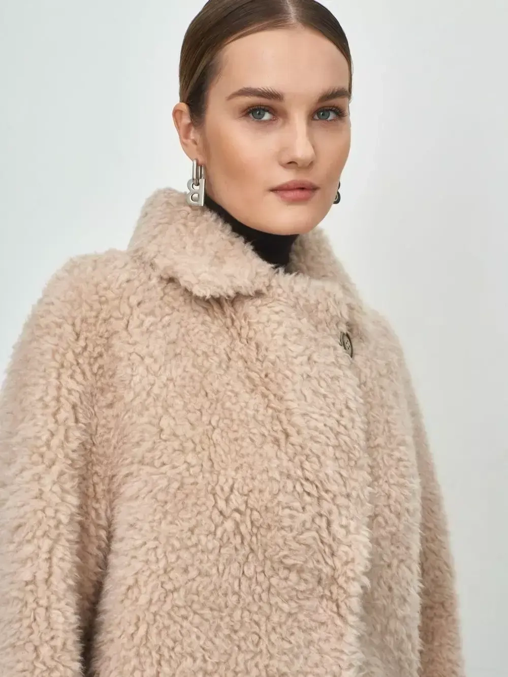 Шуба женская чебурашка тедди пальто из шерсти мериноса, бежевая, SilverFox