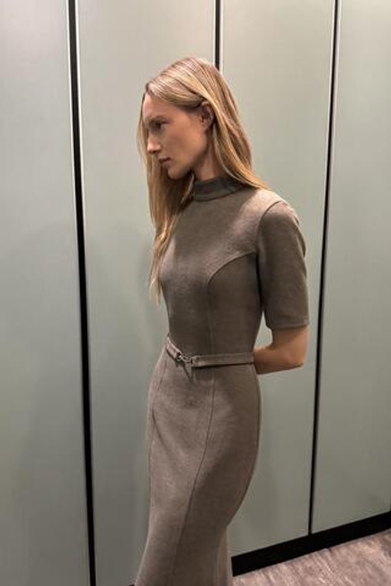 ZARA ПЛАТЬЕ ИЗ МЯГКОЙ ТКАНИ С РЕМНЕМ, КОРИЧНЕВЫЙ МЕЛАНЖ