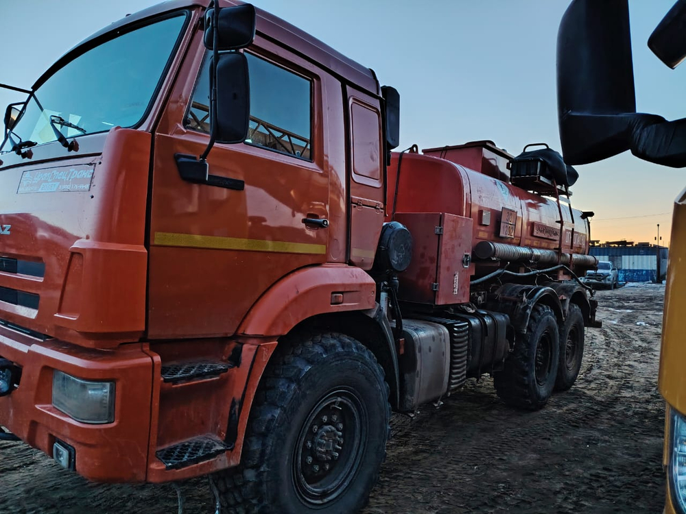 УралСпецТранс 5453* на шасси КамАЗ 43118 6x6 Автотопливозаправщик 5453Z1-100 (Дизельный, 11,8 л, 301