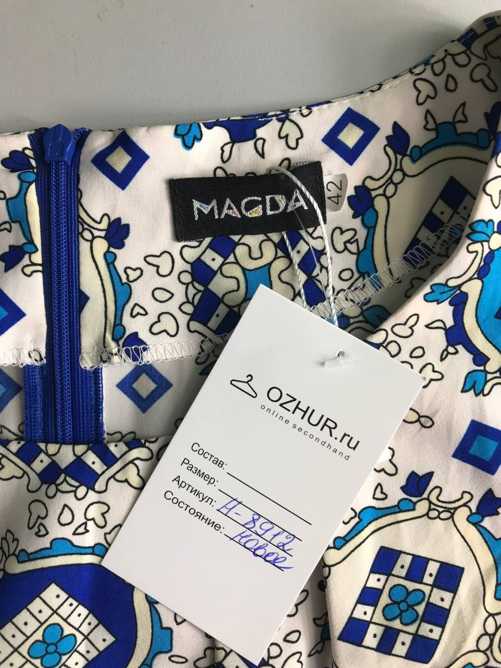 Платье Magda приталенное, визуально на 42 размер, новое