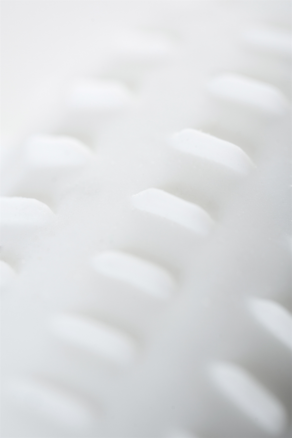 Мастурбатор нереалистичный Svakom Hedy белый 14 см