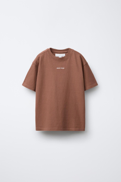 ZARA ФУТБОЛКА ИЗ РЕЛЬЕФНОЙ ТКАНИ С ВЫШИТОЙ НАДПИСЬЮ, МЕДНЫЙ