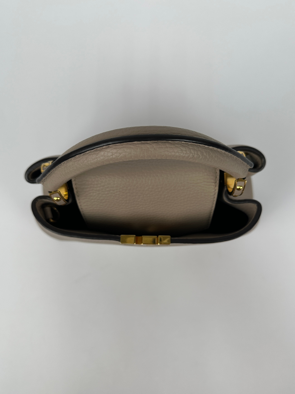 Сумка Louis Vuitton Capucines BB