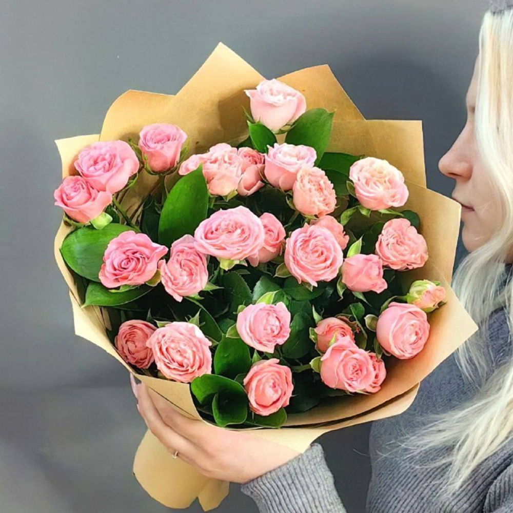 Букет из 5 кустовых пионовидный роз "Madam Bombastic"