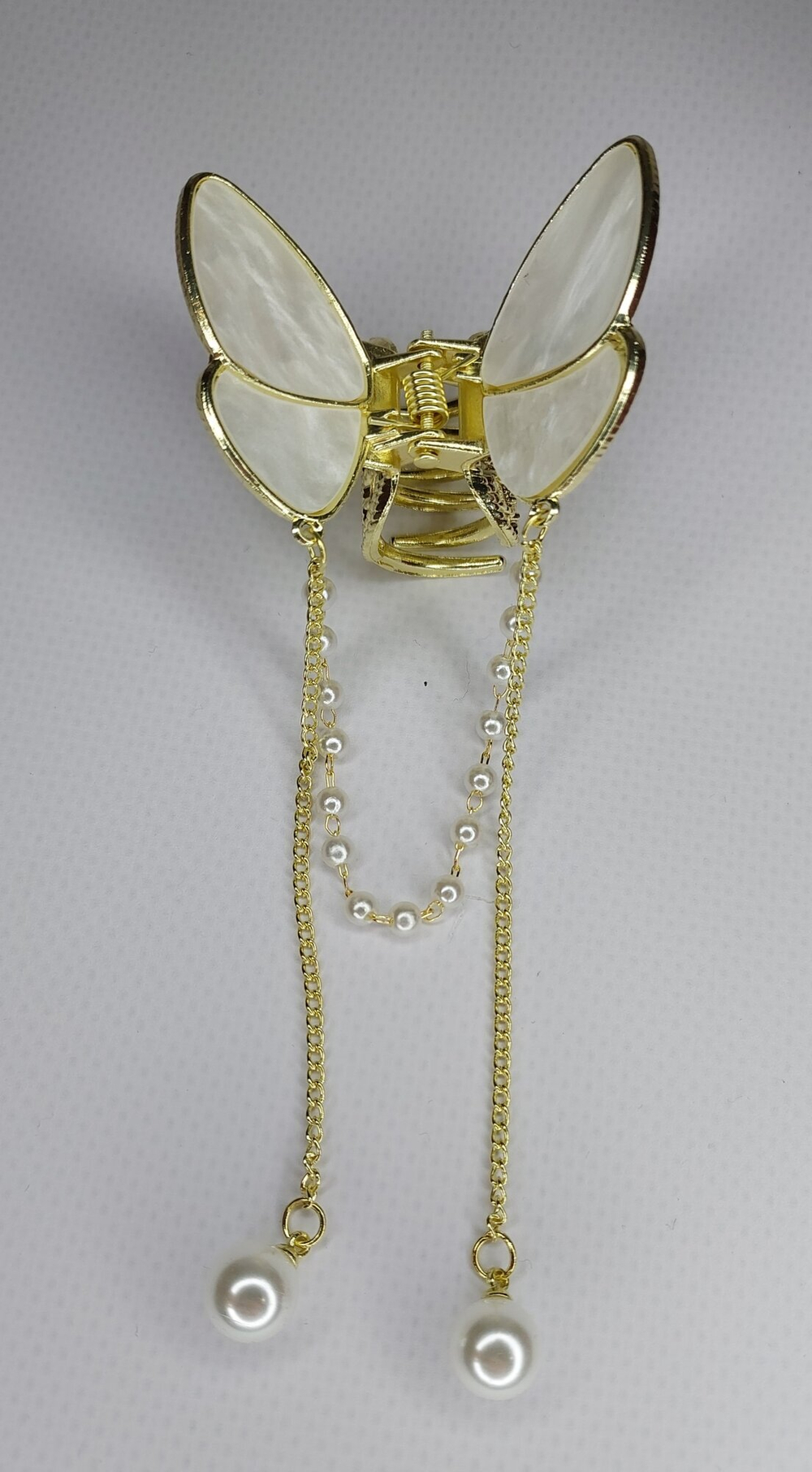 Перламутровый краб-бабочка для волос с  кисточками. Цвет белый